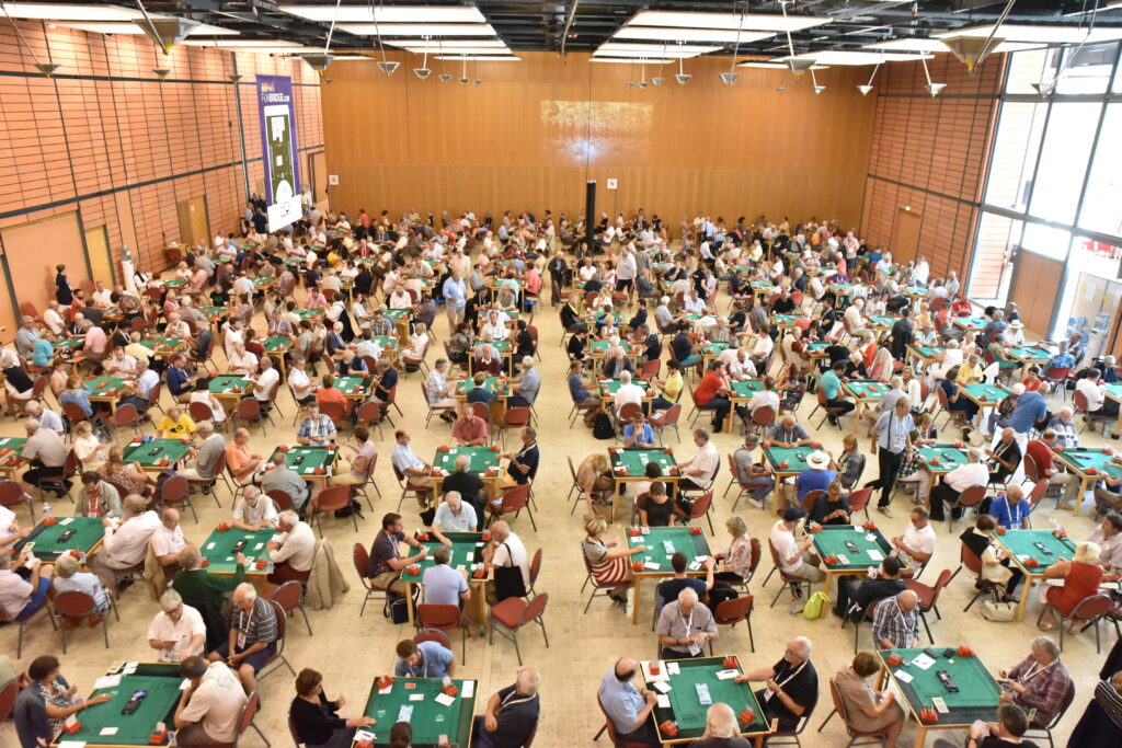 Salle tournoi de bridge